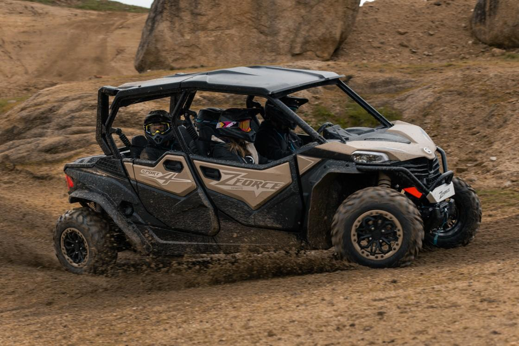Чотиримісний баггі CFMOTO для заміських поїздок